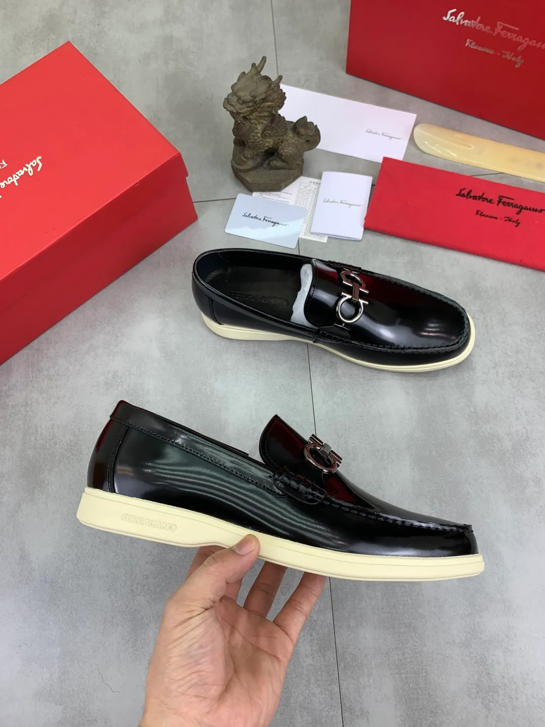 Men's Men's Shoes 💰P580💰[New Style] Water-dyed Niuli 🆘[Salvatore Ferragamo] Ferragamo's latest casual business leather shoes for men! Listed simultaneously! The fabric is made of specially imported original open-edge beaded calfskin, and the interior is made of imported water-dyed cowhide. It is absolutely luxurious and leads the fashion trend. Matching code: 38-44 (45 and 46 can be customized) Black, brown and burgundy colors available
